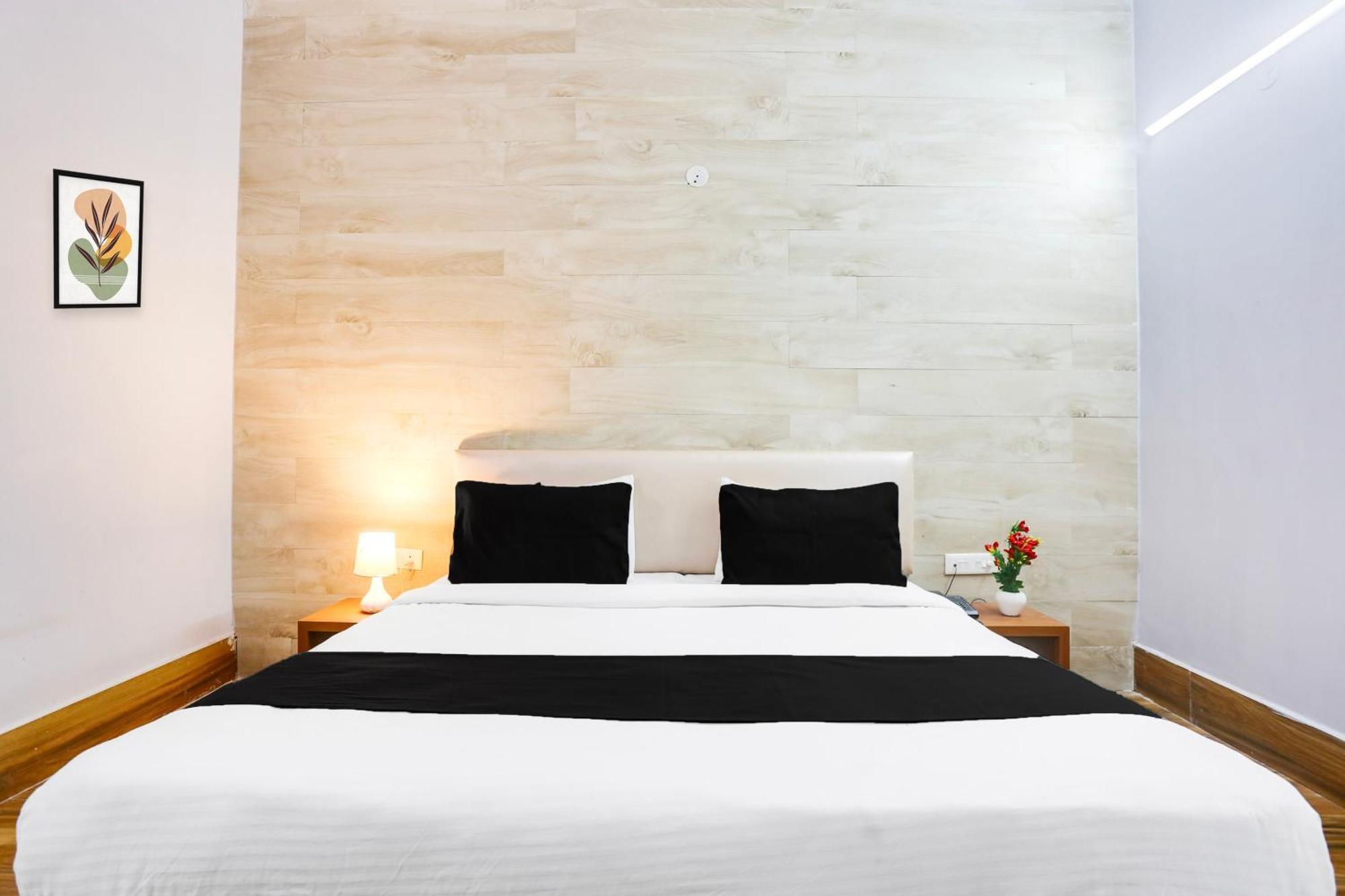 Отель Super Collection O Bhiwadi Экстерьер фото