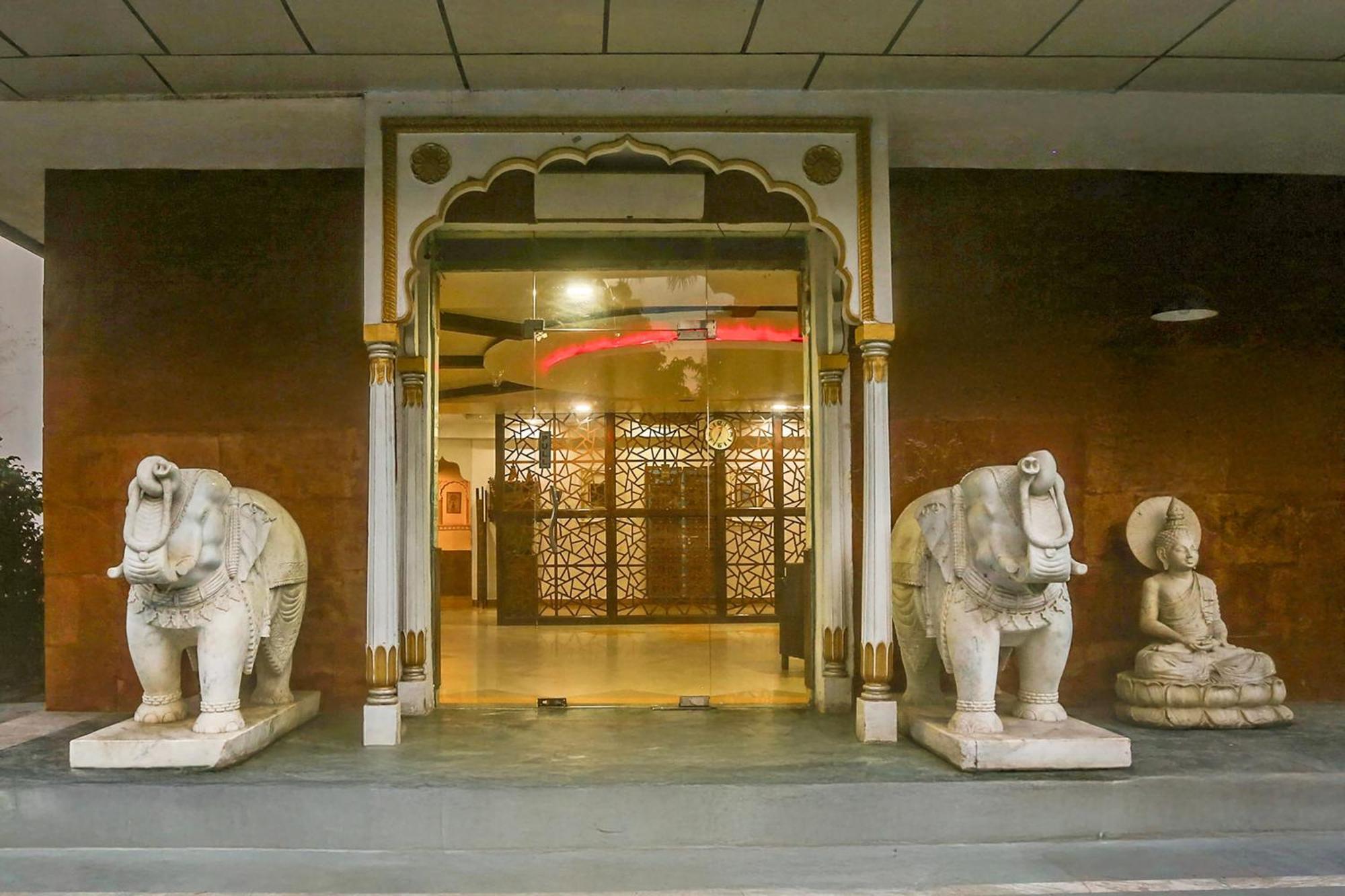 Отель Super Collection O Bhiwadi Экстерьер фото